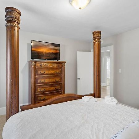 Cozy 4B Retreat Near Uptown King Beds Sleeps 12 Villa Charlotte Dış mekan fotoğraf