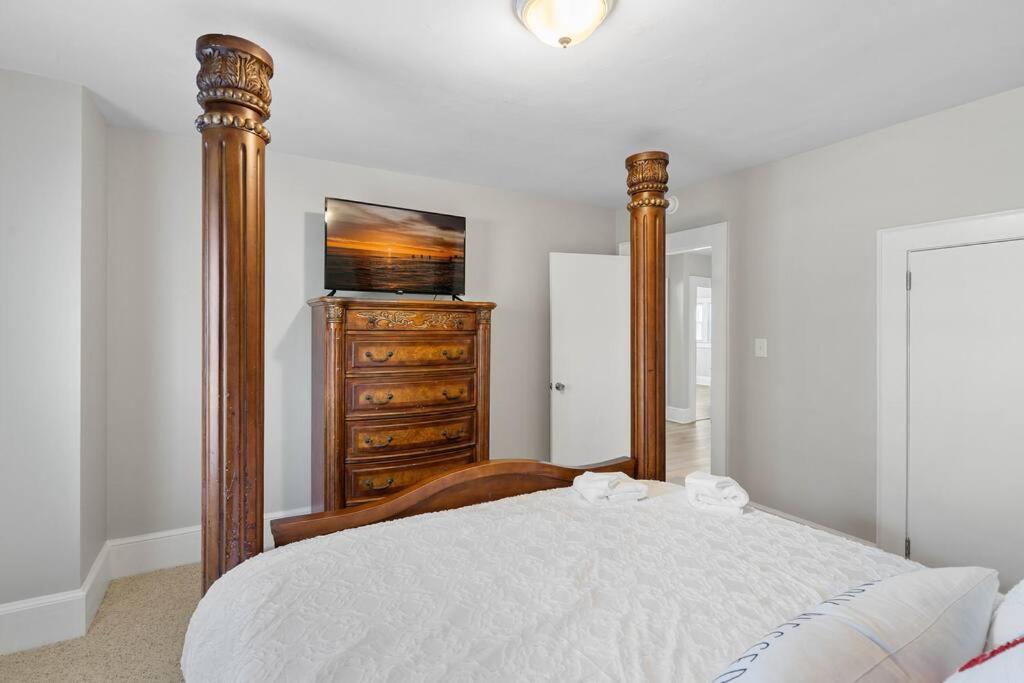Cozy 4B Retreat Near Uptown King Beds Sleeps 12 Villa Charlotte Dış mekan fotoğraf
